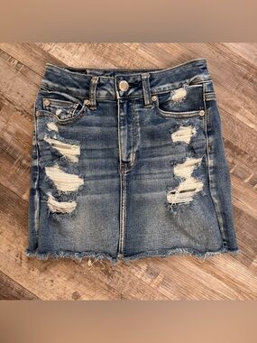 American Eagle Distressed Denim Mini Skirt Size 2 NWT Look Raw Hem